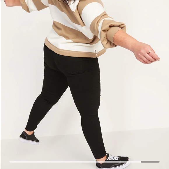 Old Navy Pants - NWT old navy 28 pixie mid rise black pants